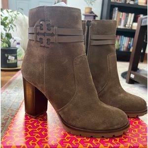 NIB Tory Burch Leigh Lug Sole Suede Boot